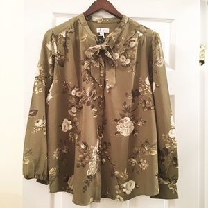 Sage green floral blouse - Mint condition- L